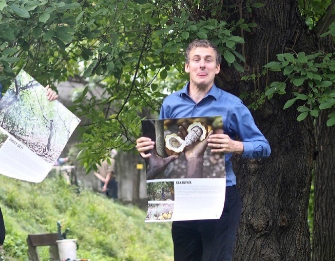 I ve Valašském Meziříčí je k vidění výstava o životě a problémech pěstitelů kakaa