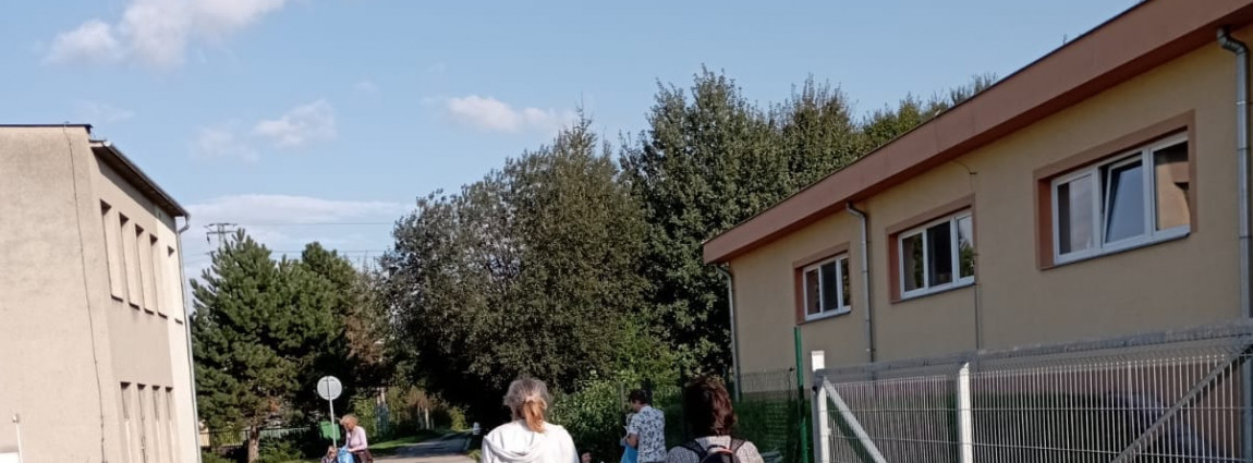 Ukliďme Česko s klientkami a dětmi z azylov&eacute;ho domu