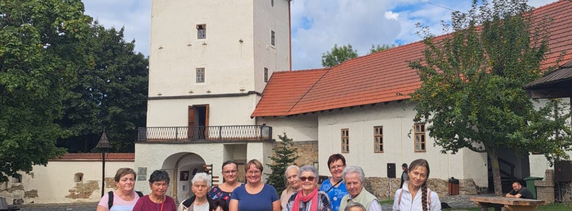 V Denn&iacute;m stacion&aacute;ři Radost jsme si připomněli Den seniorů trochu s předstihem