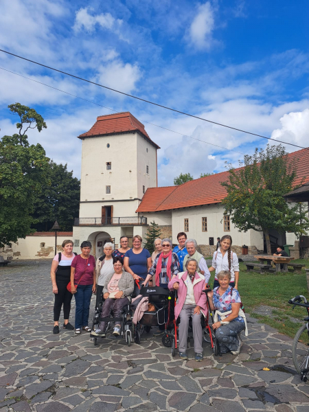 V Denn&iacute;m stacion&aacute;ři Radost jsme si připomněli Den seniorů trochu s předstihem