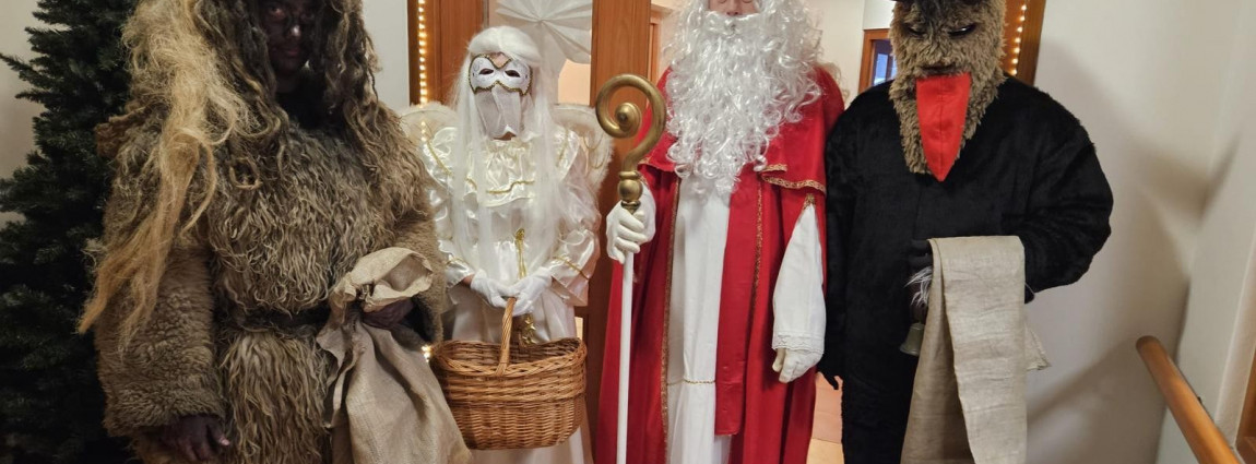 🎅 Návštěva Mikulášské družiny v našem Domě pokojného stáří 🎅