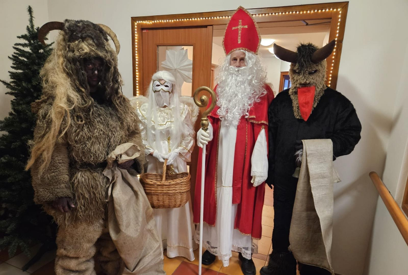🎅 N&aacute;v&scaron;těva Mikul&aacute;&scaron;sk&eacute; družiny v na&scaron;em Domě pokojn&eacute;ho st&aacute;ř&iacute; 🎅