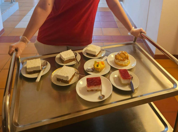 🍰 Slav&iacute;me ženy a mls&aacute;me dobroty 🍰