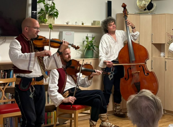 🎶 Hudebn&iacute; d&aacute;rek rozezp&iacute;val n&aacute;&scaron; domov 🎶