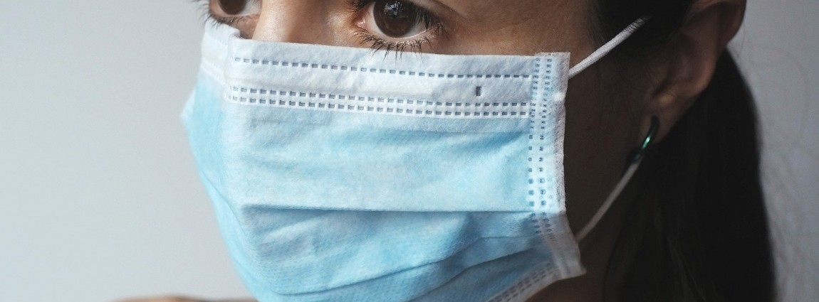 Zákaz návštěv, uzavření některých zařízení, postupné rozvolňování opatření