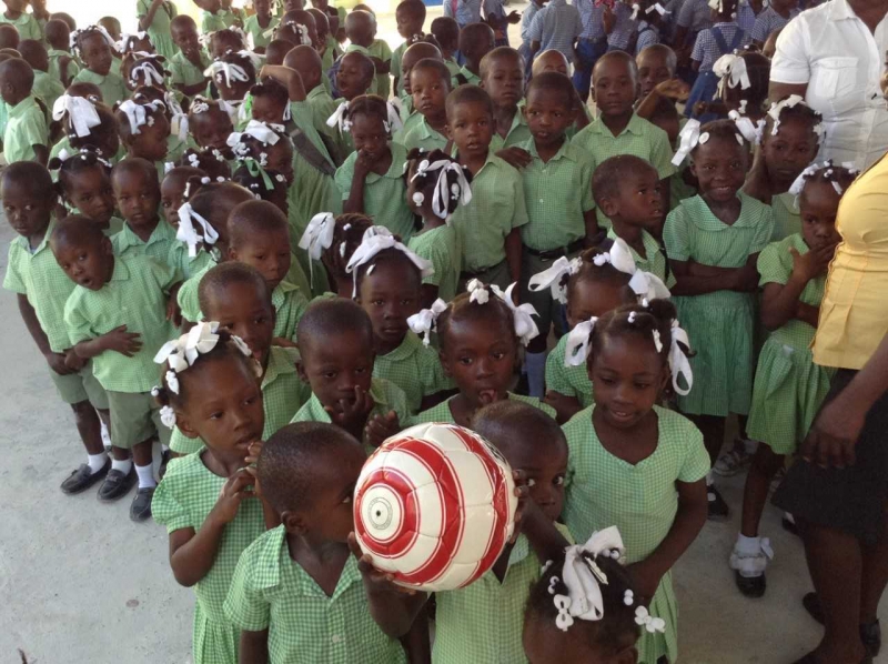 Kontejner pro Haiti dorazil do sv&eacute;ho c&iacute;le