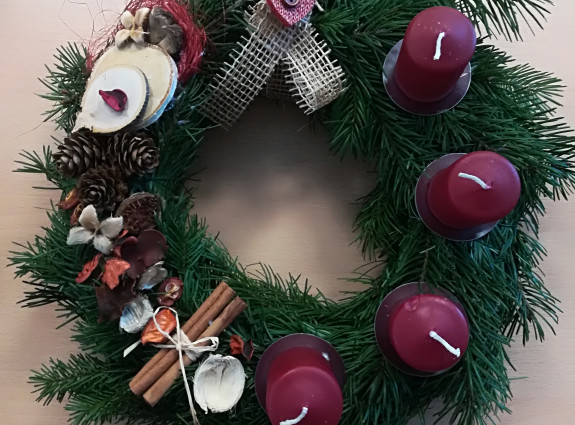 Adventní věncování
