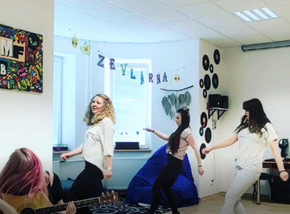 Roztančený Nízkoprah Triumf klub