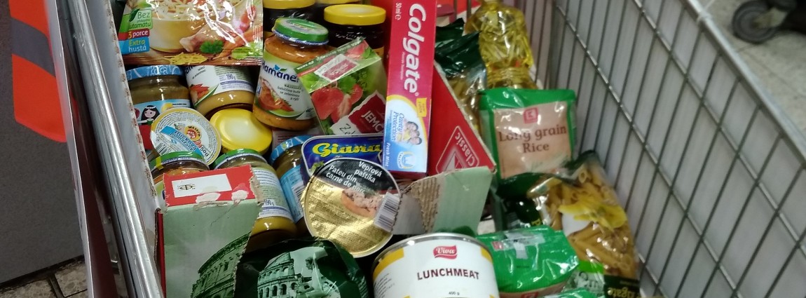 Kaufland uspořádal pro Charitu potravinovou sbírku