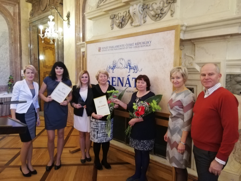 Dvě Ceny kvality v soci&aacute;ln&iacute; p&eacute;či putuj&iacute; do Charity Vala&scaron;sk&eacute; Meziř&iacute;č&iacute;