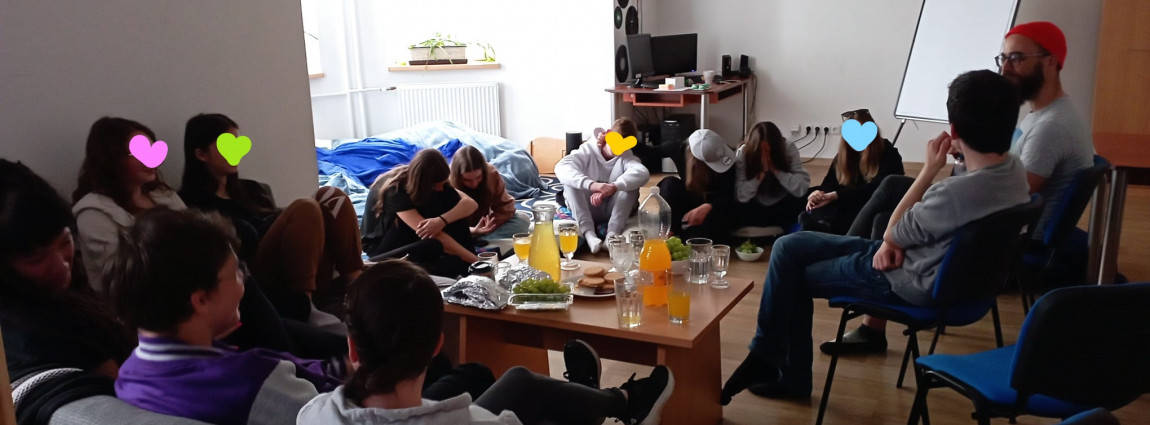 Přednáška o drogách v TRIUMFU