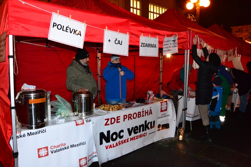 Již potřet&iacute; se spalo venku