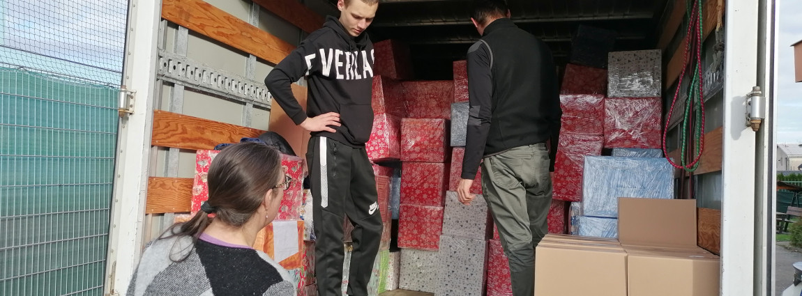 Charita Valmez pos&iacute;l&aacute; 104 v&aacute;nočn&iacute;ch bal&iacute;čků